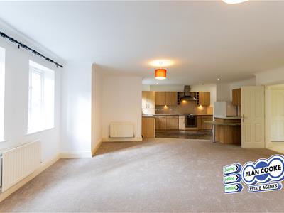 OPEN PLAN LIVING ROOM & KITCHEN